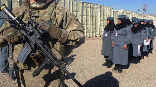 Afgańskie policjantki w centrum treningowym w Heracie