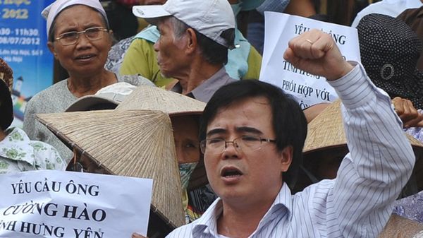 Le Quoc Quan podczas protestu w Hanoi w sierpniu 2012 roku