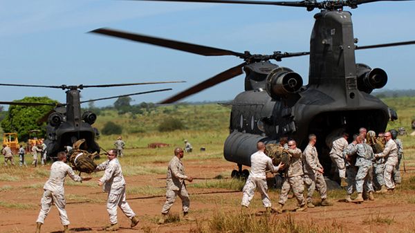 Żołnierze USA po przylocie na ćwiczenia wojskowe w Ugandzie