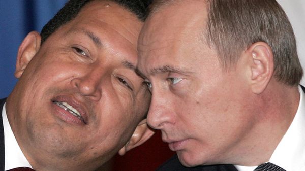 Hugo Chavez i Władimir Putin w 2004 roku