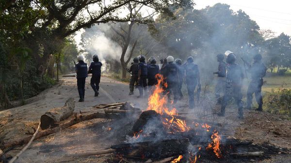 Policja interweniuje podczas rozruchów w Thakurgaon