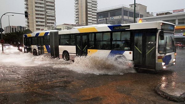 Podtopione drogi w Atenach