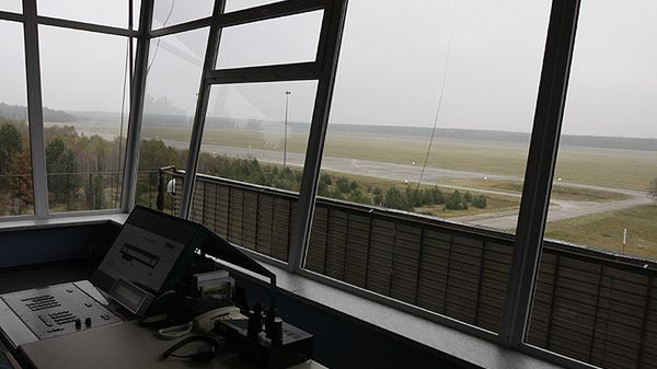 Wieża i pas startowy lotniska Szymany