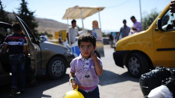 Syryjskie dziecko uchodźca na granicy tureckiej