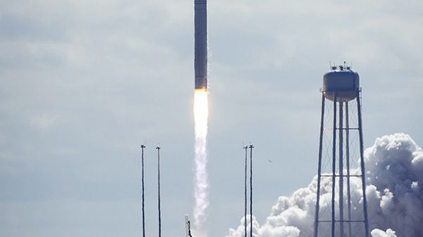 Start rakiety z kapsułą Cygnus