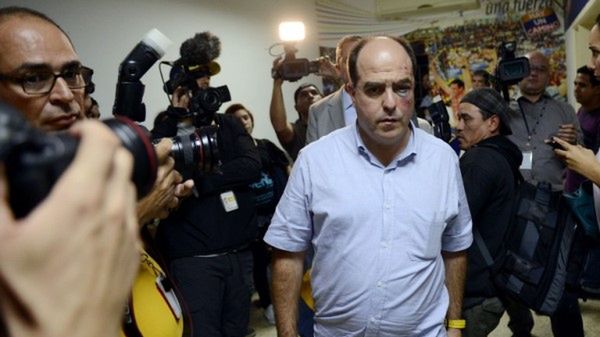 Opozycyjny parlamentarzysta Julio Borges