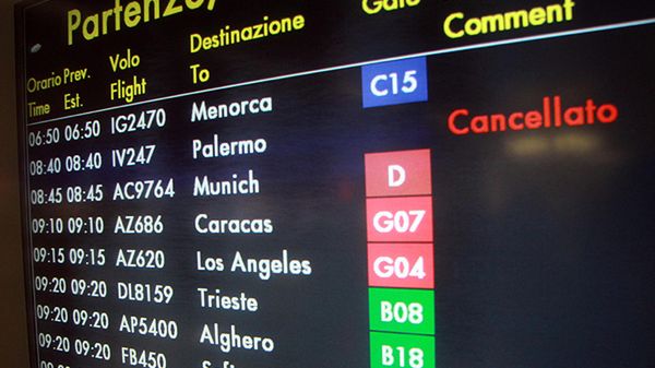 Tablica odlotów na lotnisku Fiumicino