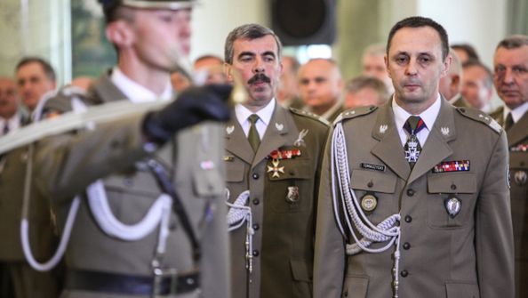 Kończący kadencję gen. broni Edwarda Gruszkę oraz jego następca gen. dyw. Marek Tomaszycki