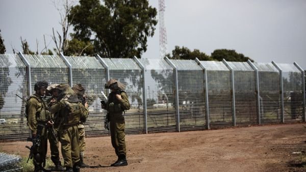 Izraelsko-syryjska granica. Izrael boi się, że broń z Syrii wpadnie w ręce libańskiego Hezbollahu