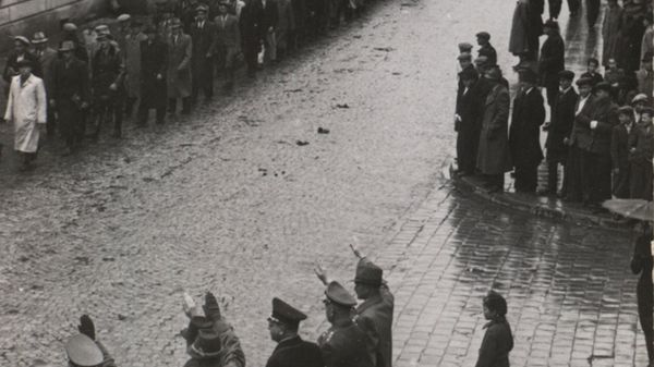 Defilada ochotników do SS-Galizien w Sanoku