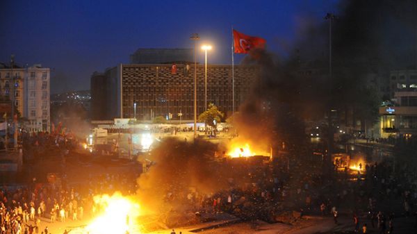 Nocne starcia na placu Taksim