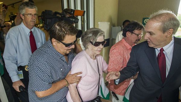 Gloria MacKenzie z bliskimi po oficjalnym ogłoszeniu jej zwyciężczynią