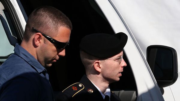 Bradley Manning prowadzony na rozprawę
