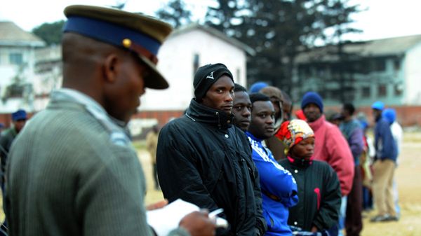 Kolejka do lokalu wyborczego