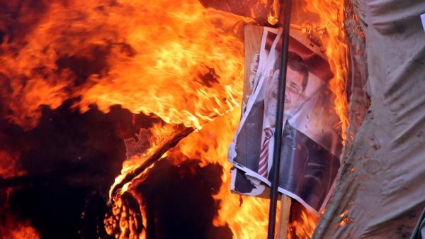 Ogień w likwidowanym obozie zwolenników Mursiego