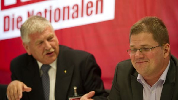 Na zdjęciu od lewej: przewodniczący NPD Udo Voigt i przewodniczący NPD w Landtagu Saksonii Holger Apfel