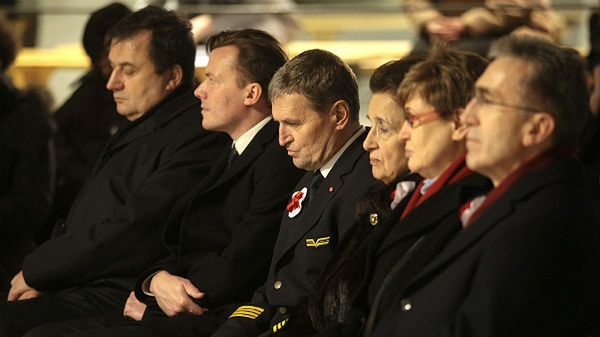 Kpt. Tadeusz Wrona wraz z załogą