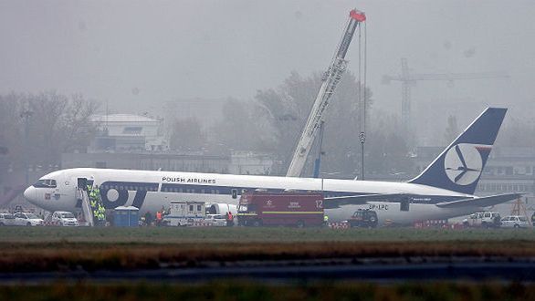 Boeing 767 po awaryjnym lądowaniu na Okęciu