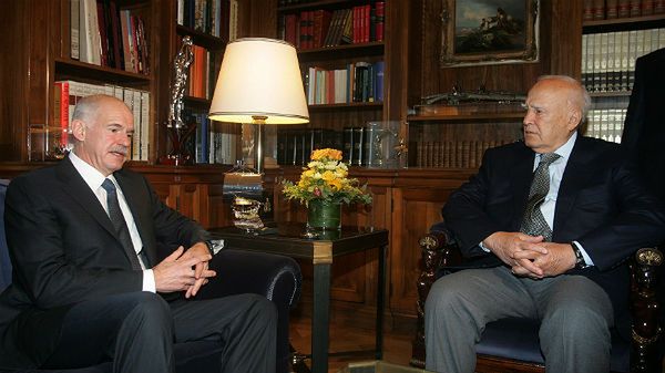 Premier Grecji Jeorjos Papandreu rozmawia z prezydentem.