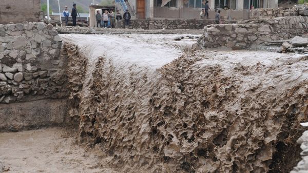 Służby ratownicze ewakuowały już prawie 30 tysięcy ludzi