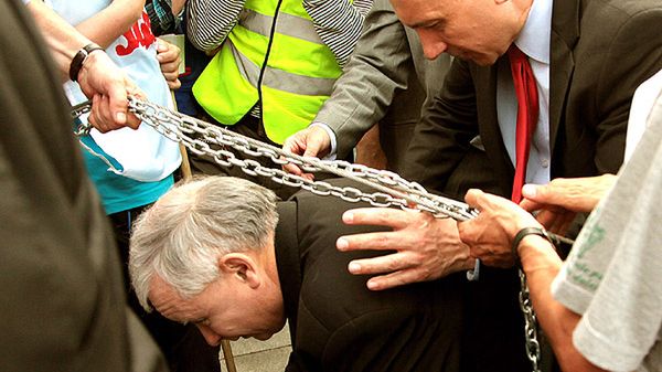 Jarosław Kaczyński przepuszczony przez blokadę