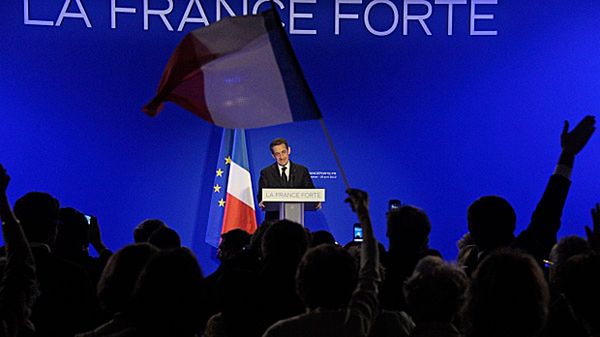 Nicolas Sarkozy przemawia podczas wiecu wyborczego.