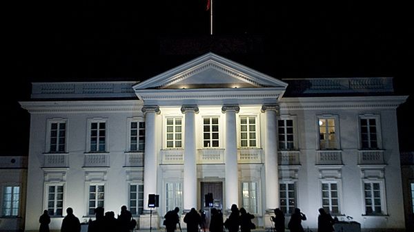 Symboliczna świeca jest wyrazem pamięci o ofiarach stanu wojennego