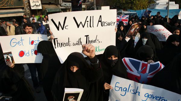 Protest przeciwko sankcjom nałożonym na Iran przez Wielką Brytanię