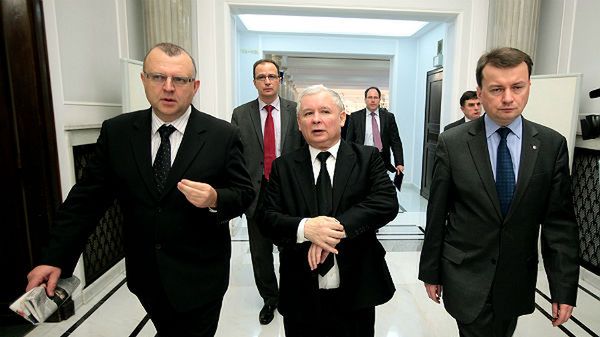 Prezes PiS Jarosław Kaczyński oraz szef klubu partii Mariusz Błaszczak i poseł Kazimierz Ujazdwoski