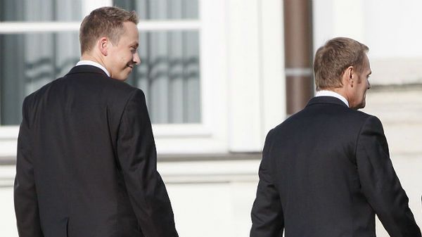 Premier Donald Tusk i doradca premiera Łukasz Broniewski