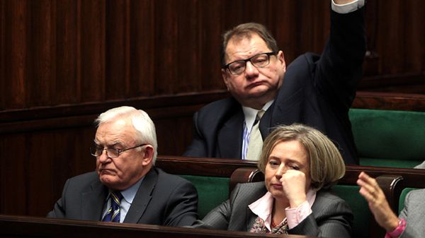 Lider SLD Leszek Miller i poseł SLD Ryszard Kalisz oraz posłanka Ruchu Palikota Wanda Nowicka