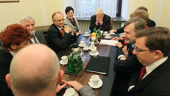 Leszek Miller podczas spotkania z ekspertami zajmującymi się służbą zdrowia