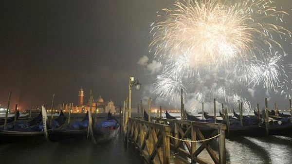 Tak świętowała Wenecja na przełomie 2009 i 2010 roku - na przełomie 2011 i 2012 niebo będzie puste