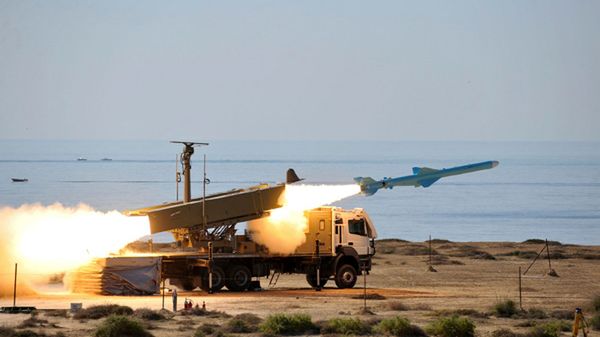 Irańska flota ćwiczyła blokowanie cieśniny Ormuz