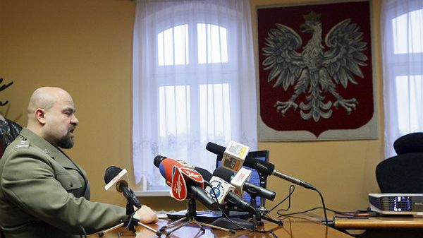 Prokurator Naczelnej Prokuratury Wojskowej płk Mikołaj Przybył w czasie konferencji prasowej nt sprawy bilingów dziennikarzy