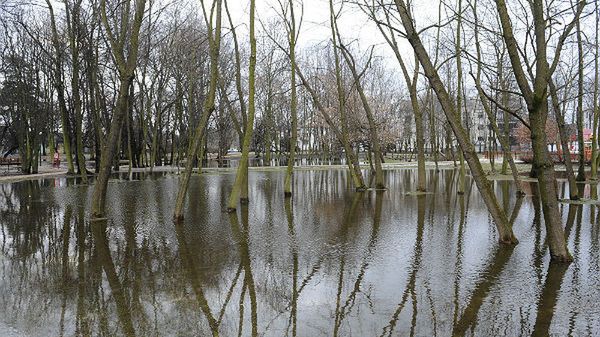 Nagłe i duże ocieplenie spowodowało gwałtowne roztapianie się śniegu i lodu