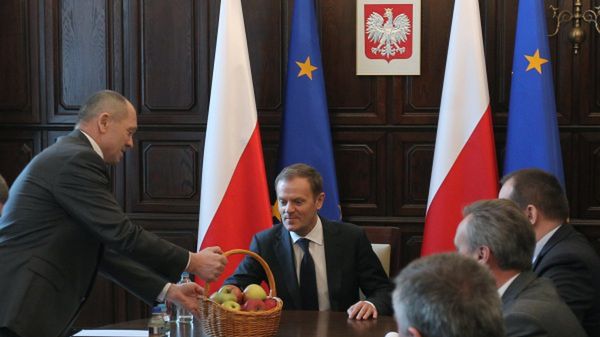 W ciągu dnia premier spotkał się z ministrem rolnictwa Markiem Sawickim w ramach przeglądu resortów