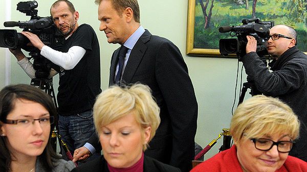 Premier Donald Tusk podczas spotkania z przedstawicielkami OPZZ i NSZZ "S".