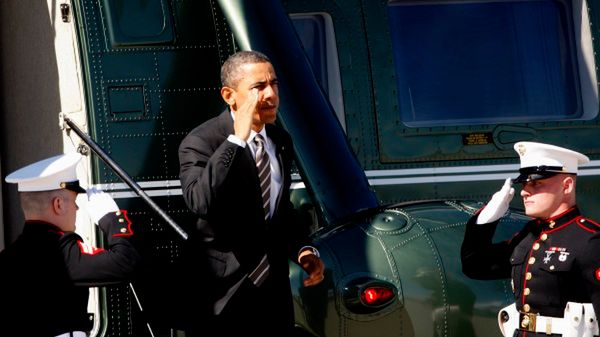 Barack Obama w międzynarodowym porcie lotniczym w Los Angeles