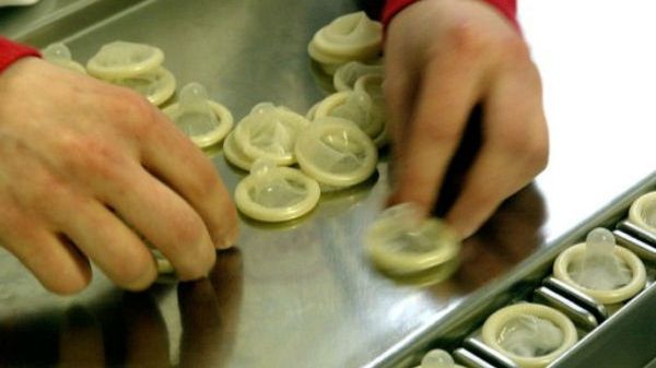 Prezerwatywa zmniejsza ryzyko zakażenia się groźnymi chorobami