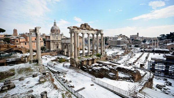 Przysypany śniegiem Rzym