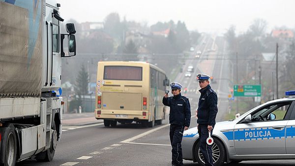 Policyjna kontrola w Żurawicy, na drodze krajowej nr 77
