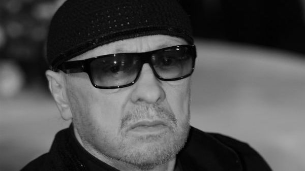 Piosenkarz Bogusław Mec