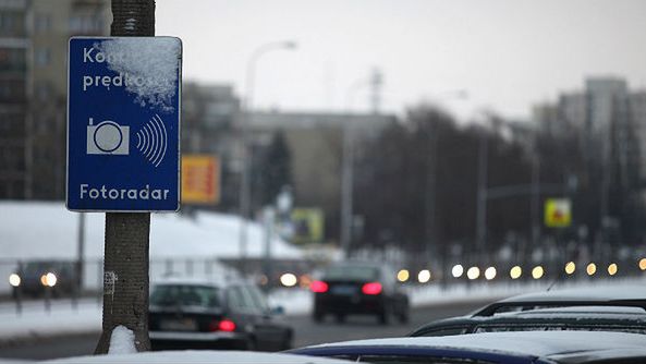 Tablica informująca o fotoradarze