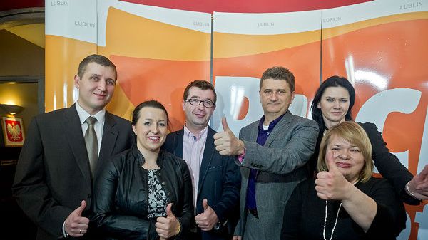 Janusz Palikot wraz z osobami, które przeszły do jego partii z lubelskiego SdPL