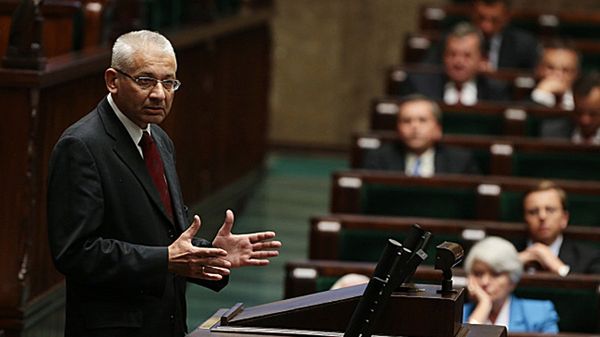 W imieniu klubu Solidarnej Polski przemawia poseł Ludwik Dorn