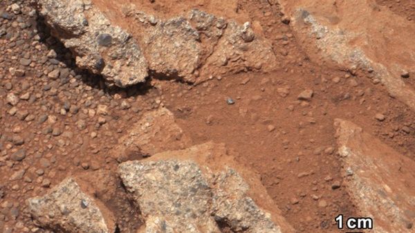 Łazik Curiosity znalazł na Marsie koryto rzeki i sfotografował uformowane przez wodę kamyki