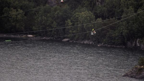 Elektrycy uwięzieni w koszu podnośnika