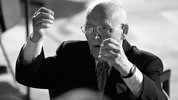 Prof. Stefan Stuligrosz podczas koncertu