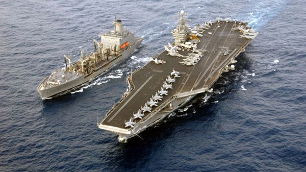 Lotniskowiec USS Harry S. Truman i tankowiec USNS John Lenthall